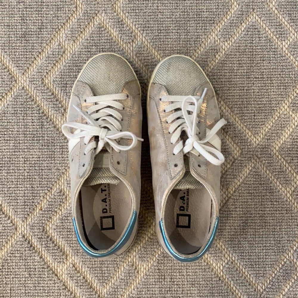 Date metallic lace up sneakers